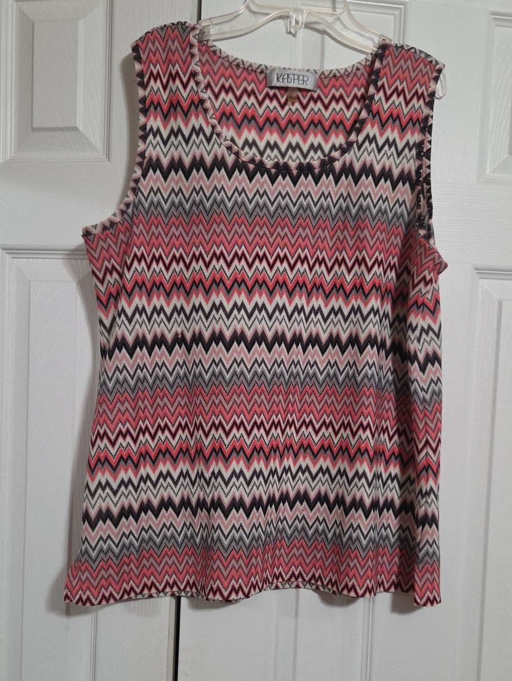 Kasper Pink Black White Zigzag Sleeveless Tank